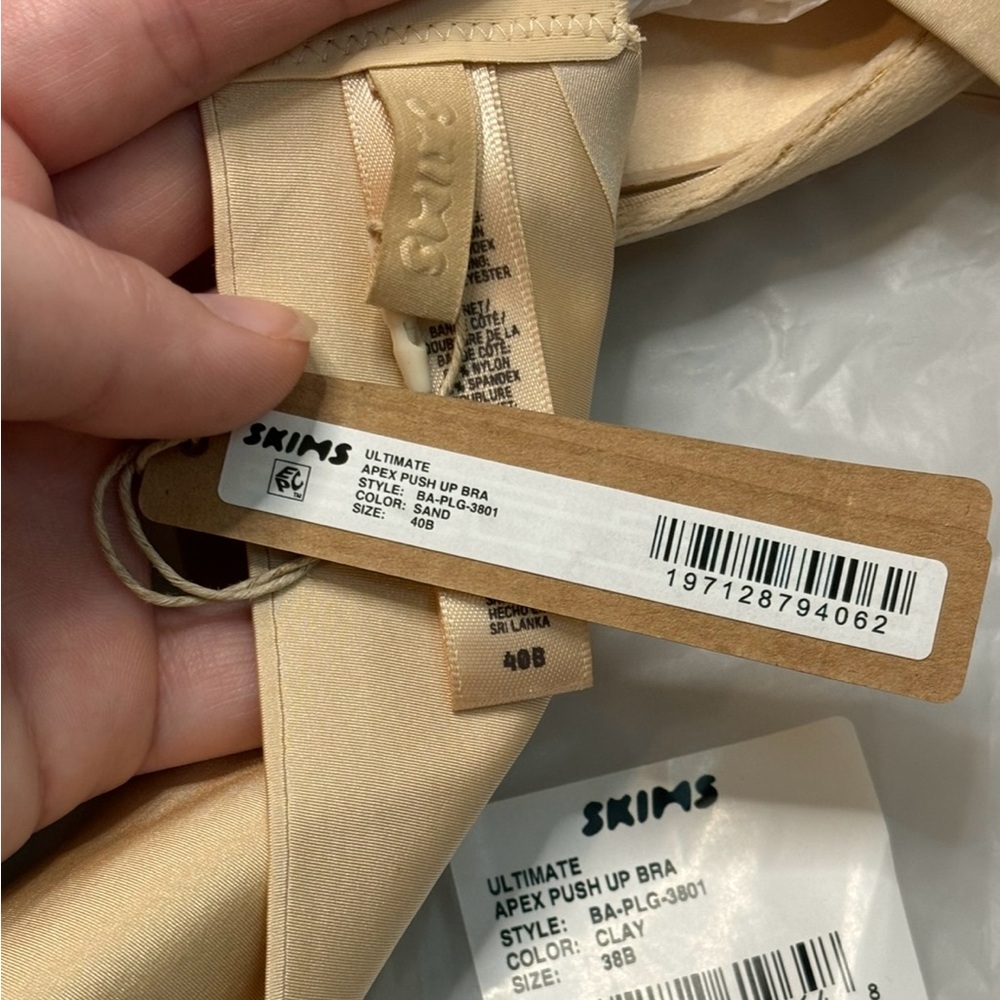 SOLD OUT Skims Ultimate Push-Up Nipple Bra BNWT - Picture 2 of 3